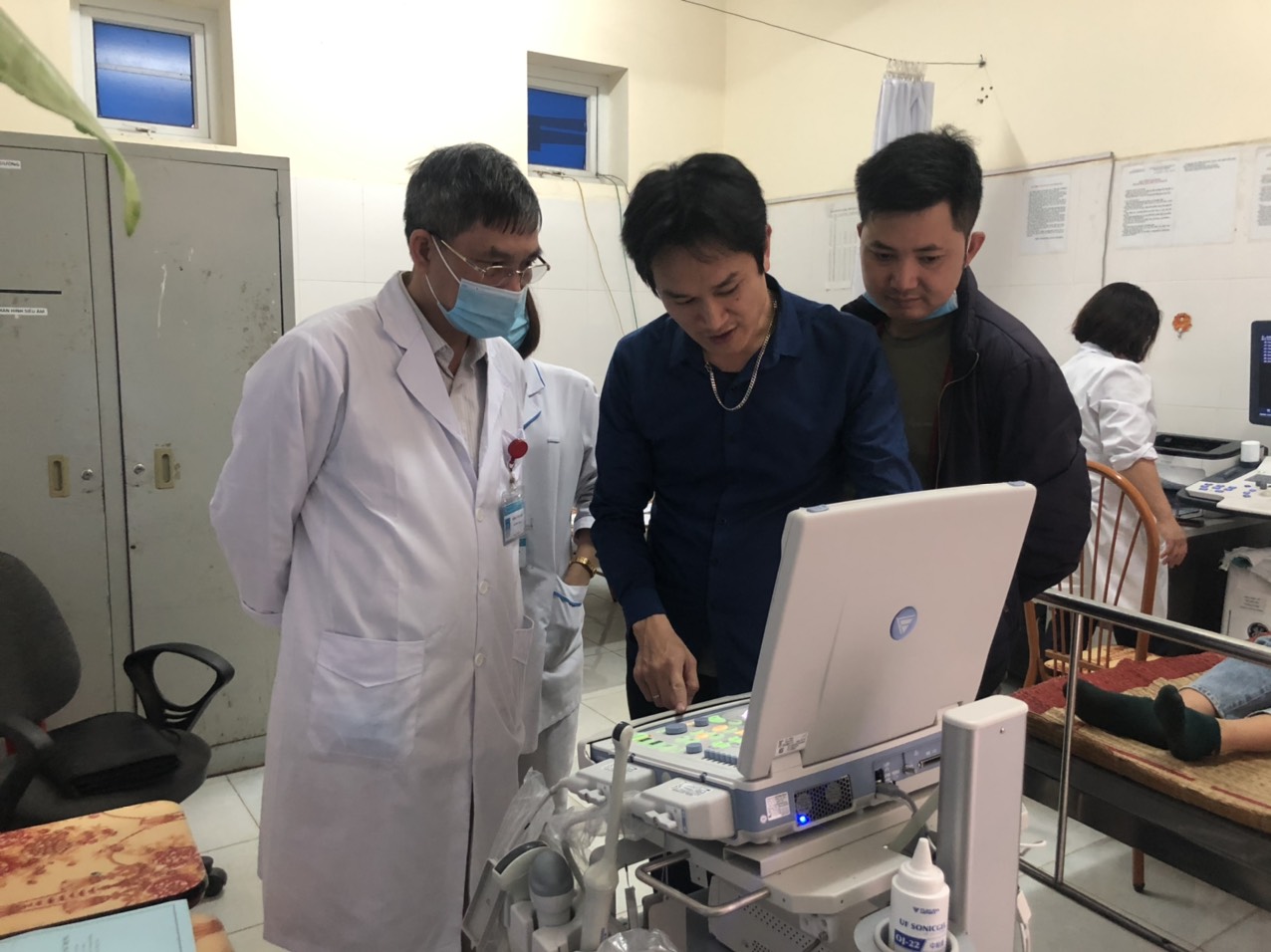 Trung tâm Y tế huyện Sơn Động tiếp nhận máy siêu âm hiện đại  từ Tổng cục Dân số - Kế hoạch hóa...
