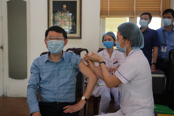 Tiếp tục tiêm vắc xin phòng Covid-19 cho thành viên Ban chỉ đạo phòng chống dịch tỉnh