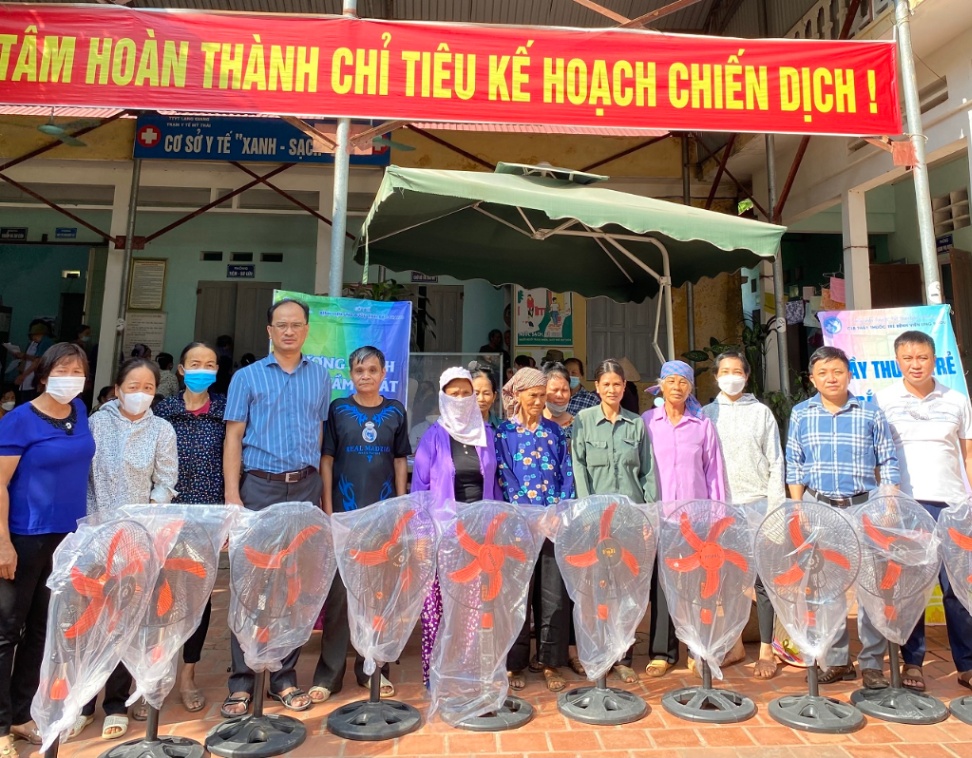 Bệnh viện Ung bướu: Khám tầm soát một số bệnh ung thư” cho 200 người dân xã Mỹ Thái, huyện Lạng...