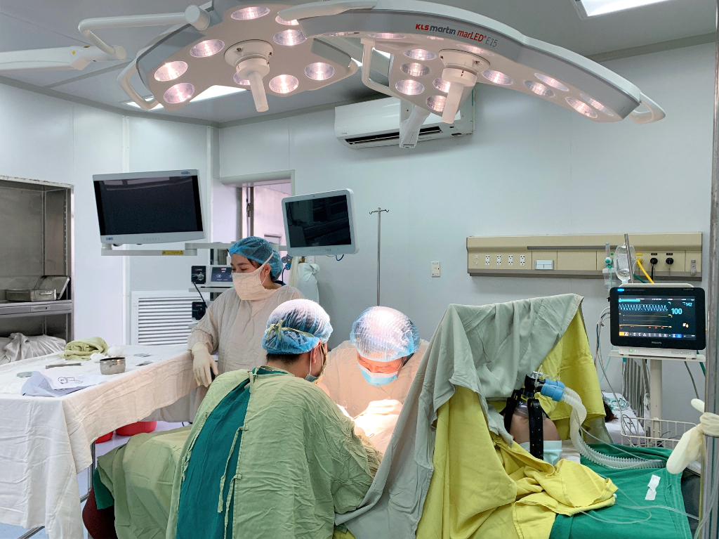 Phẫu thuật bảo tồn tinh hoàn bị xoắn cho bé trai 03 tuổi tại Bệnh viện Sản Nhi Bắc Giang
