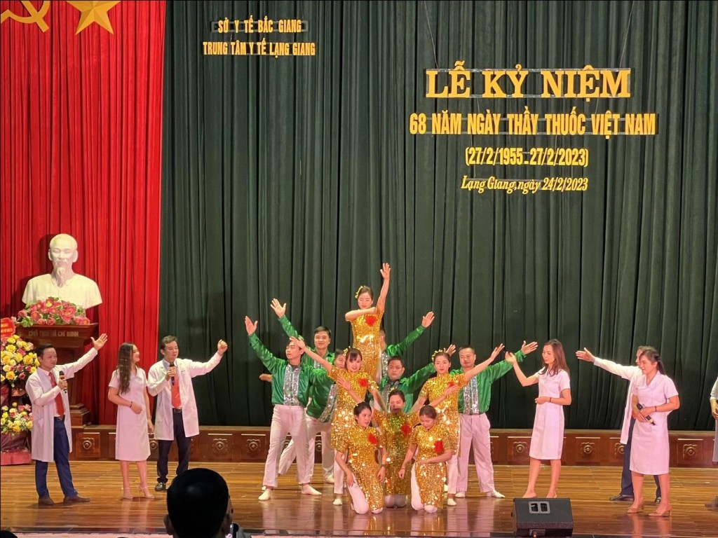 Trung tâm Y tế Lạng Giang tổ chức kỷ niệm 68 năm Ngày Thầy thuốc Việt Nam.