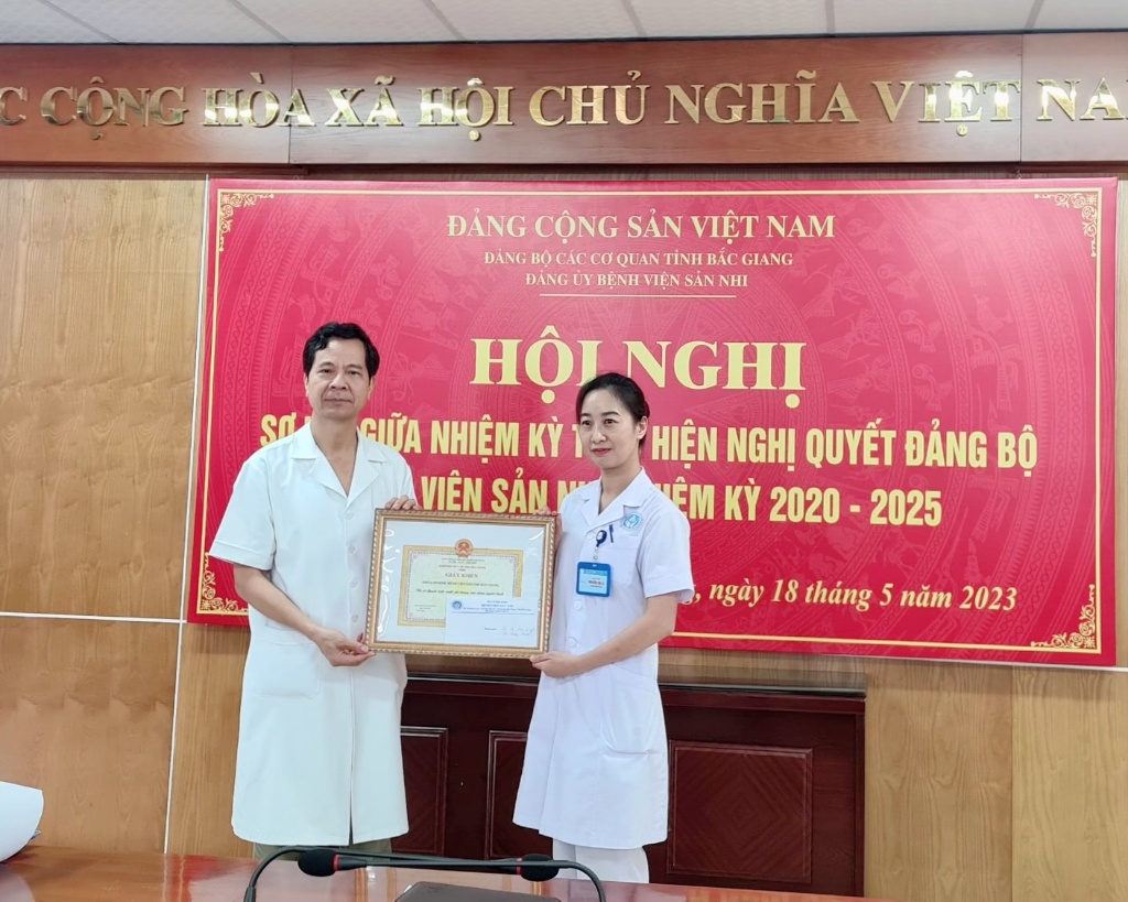 Giám đốc Sở Y tế Bắc Giang khen thưởng đột xuất Khoa Sơ Sinh - Bệnh viện Sản Nhi Bắc Giang đã có...