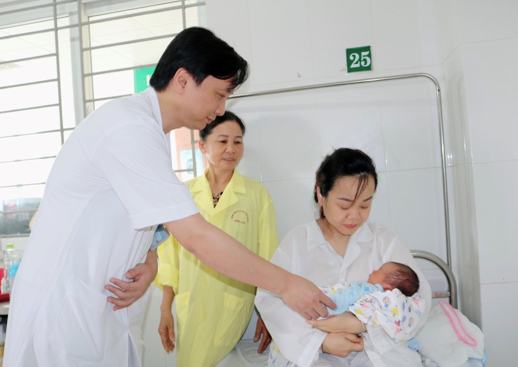 Cứu sống thai nhi bị sa dây rốn trước ngôi thai tại Bệnh viện Sản Nhi Bắc Giang