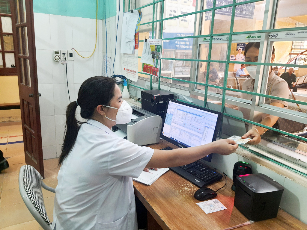 Trung tâm Y tế huyện Việt Yên: Giảm thủ tục khám bệnh bằng Căn cước công dân gắn chíp và ứng dụng...