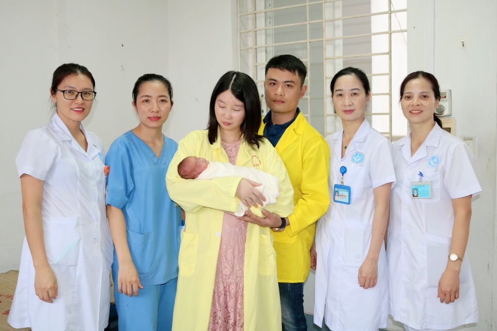 Hành trình kỳ diệu của em bé sinh non ở tuần 25 thai kỳ với cân nặng chỉ 600 gram tại Bệnh viện...