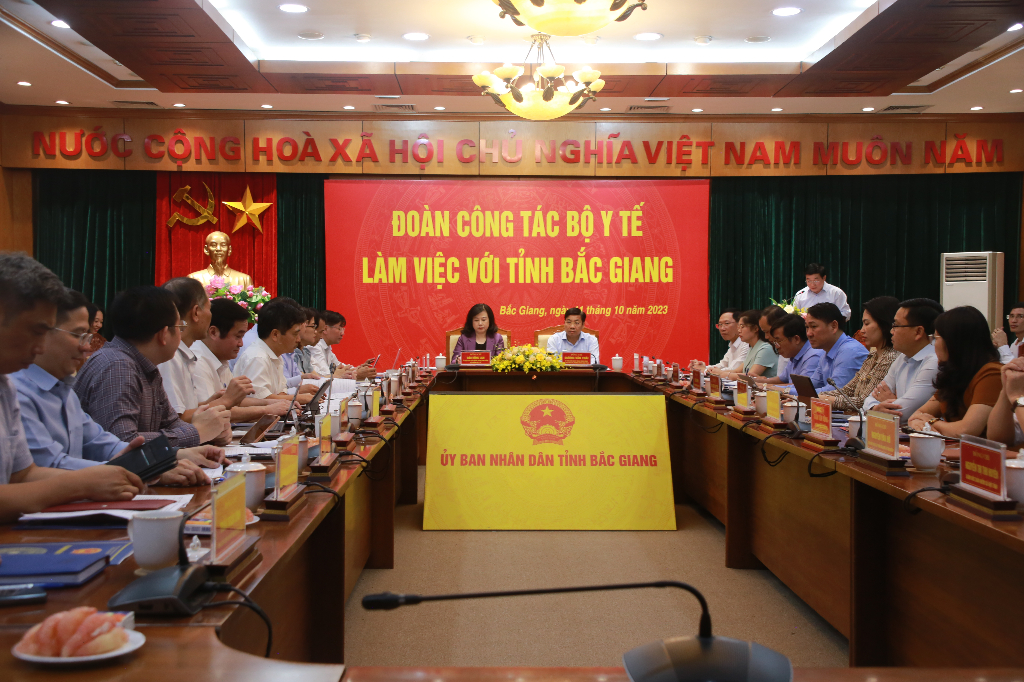 Bộ trưởng Bộ Y tế Đào Hồng Lan làm việc tại tỉnh Bắc Giang