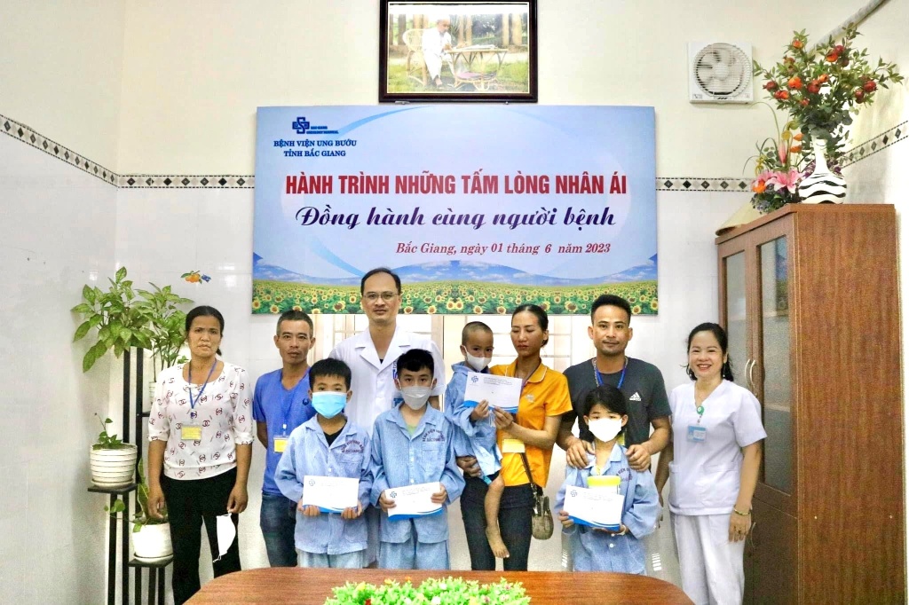 Tổ công tác xã hội bệnh viện Ung bướu tỉnh Bắc Giang