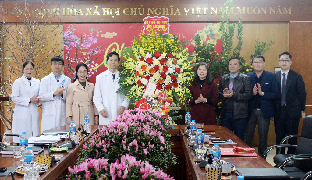 Phó Chủ tịch Thường trực HĐND tỉnh Bắc Giang Lâm Thị Hương Thành thăm và chúc Tết Bệnh viện Sản...