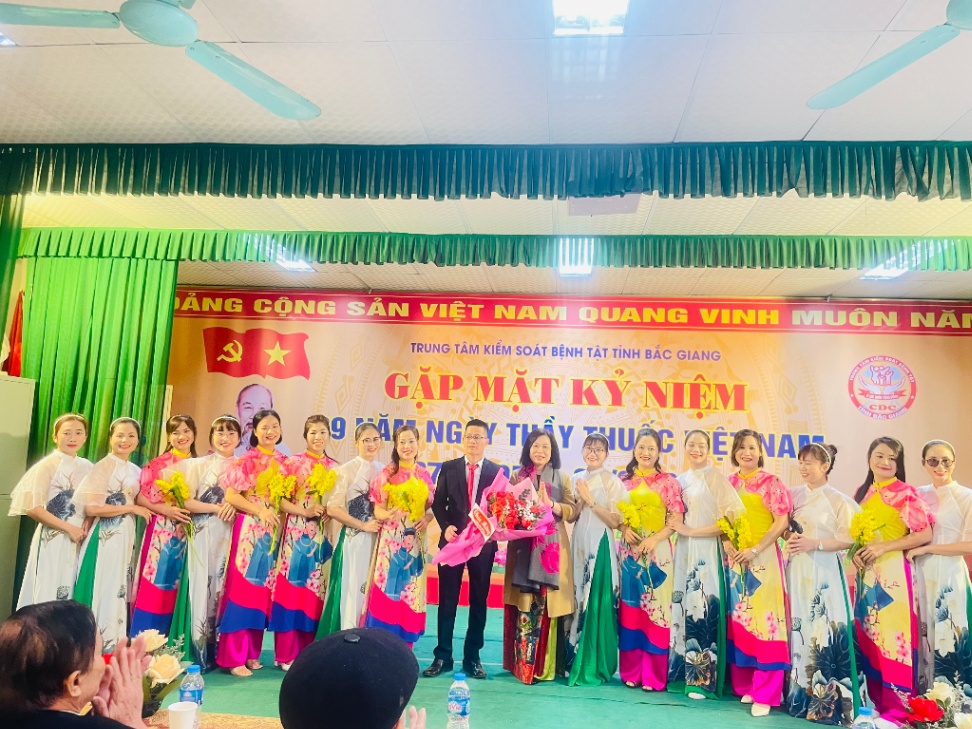 Trung tâm Kiểm soát bệnh tật tỉnh Bắc Giang tổ chức gặp mặt Kỷ niệm 69 năm Ngày Thầy thuốc Việt...
