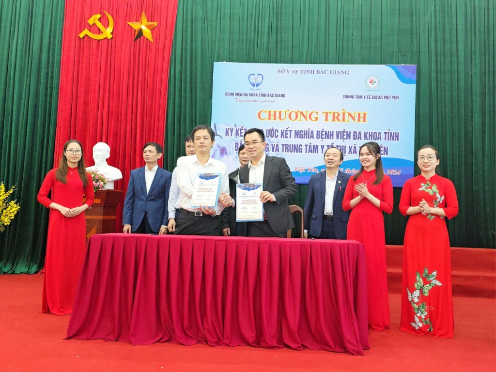 Ký kết giao ước kết nghĩa giữa Bệnh viện Đa khoa tỉnh Bắc với Trung tâm Y tế thị xã Việt Yên