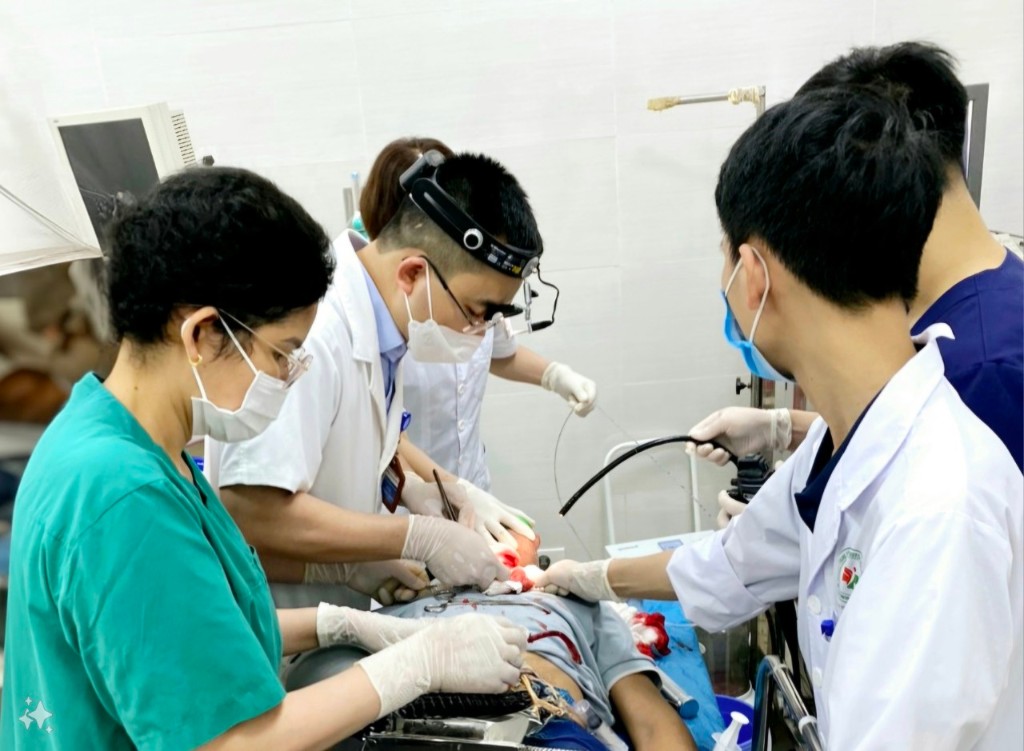 TTYT Việt Yên: Mở khí quản cấp cứu, nội soi lấy dị vật đường thở thành công