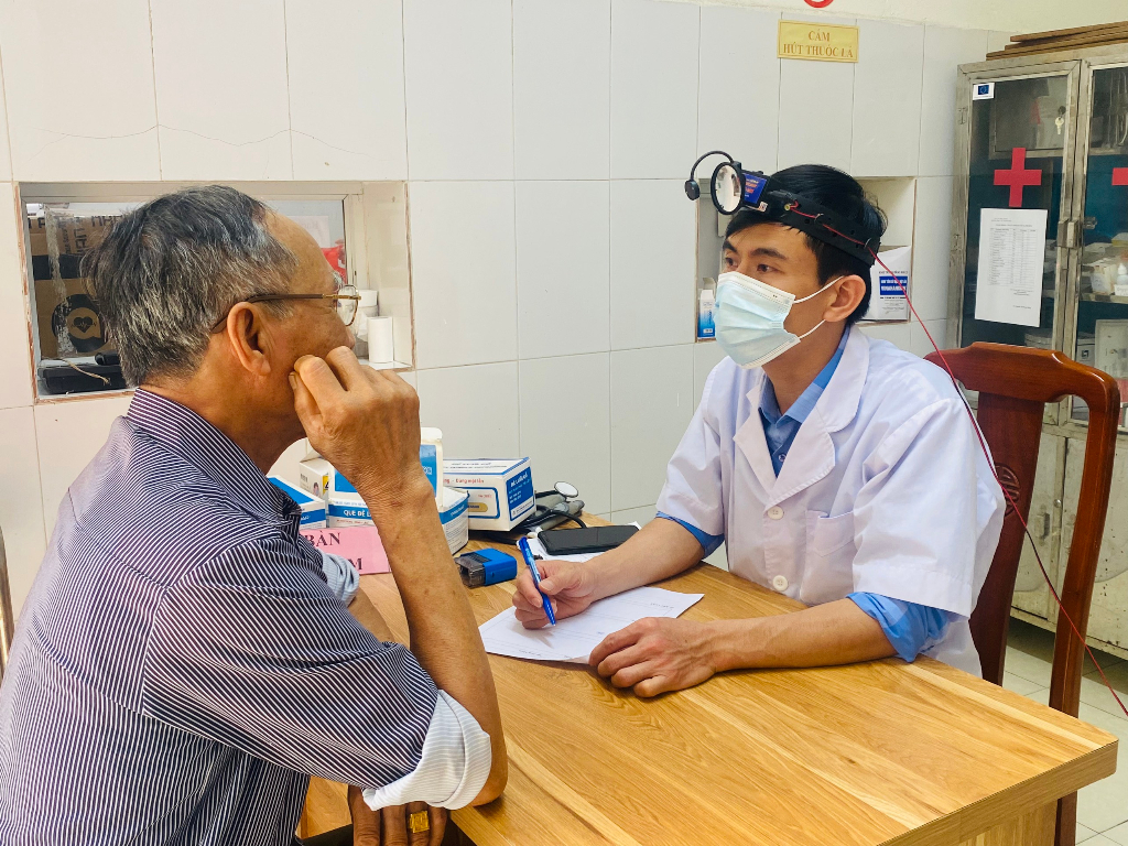 Trung tâm Kiểm soát bệnh tật:  Khám bệnh miễn phí cho bệnh nhân gia đình chính sách tại phường Thọ Xương