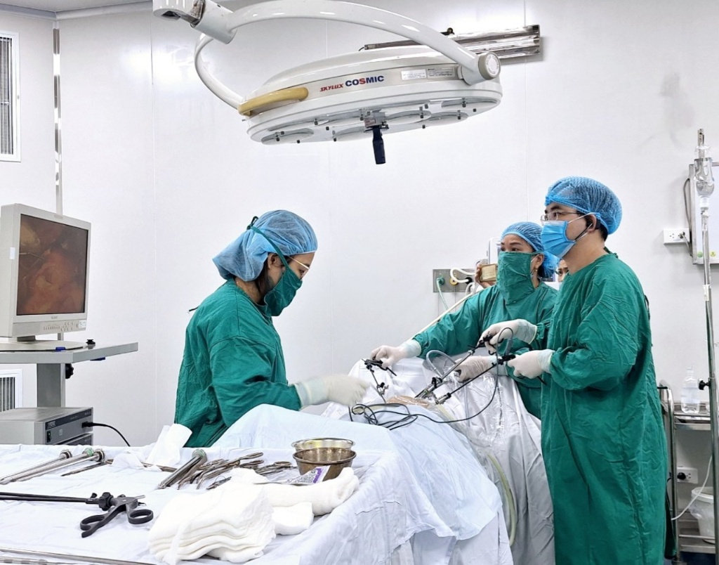 Cắt tử cung qua nội soi tại TTYT thị xã Việt Yên