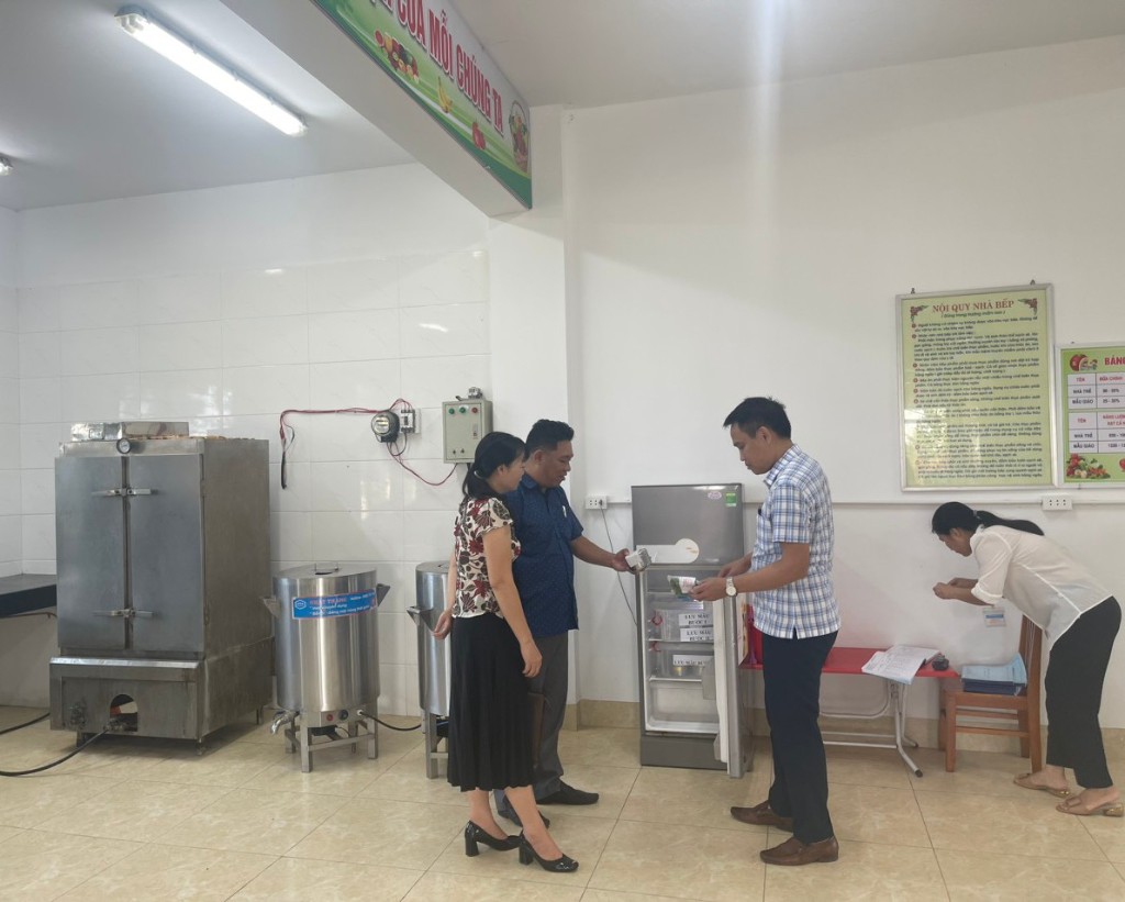 Lạng Giang: Đảm bảo an toàn vệ sinh thực phẩm tại các bếp ăn bán trú trường học