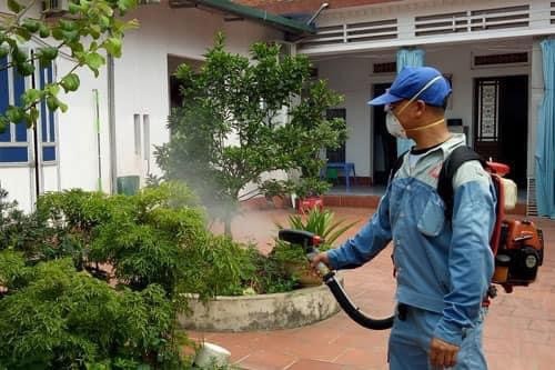 Bắc Giang chủ động phun hóa chất diệt muỗi truyền bệnh sốt xuất huyết Dengue trước mùa dịch