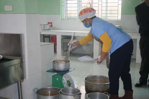 Phòng Y tế huyện Yên Dũng đẩy mạnh công tác quản lý an toàn vệ sinh thực phẩm