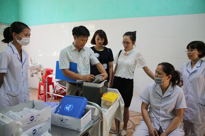 Bắc Giang triển khai sử dụng vắc xin DPT-VGB-Hib do Viện huyết thanh Ấn Độ (SII) sản xuất tiêm bổ...