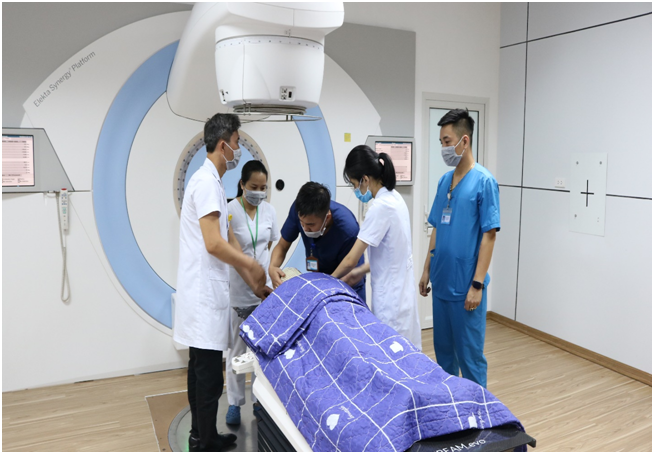 Triển khai áp dụng kỹ thuật xạ trị bằng máy gia tốc trong điều trị ung thư tại Bệnh viện Ung bướu...