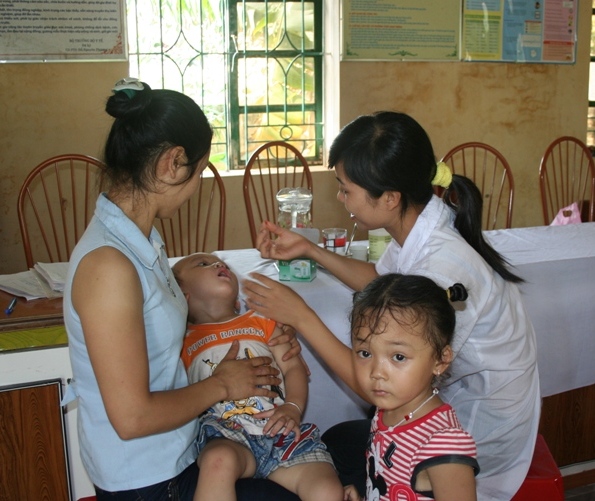 Ngành Y tế: Triển khai chiến dịch bổ sung Vitamin A đợt 2 năm 2012