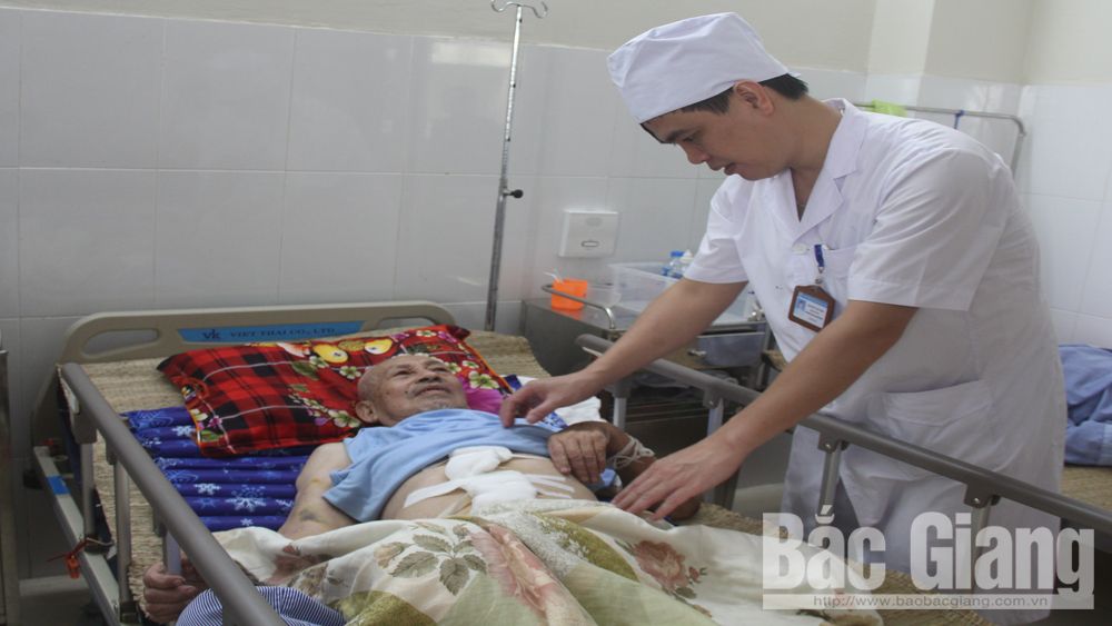 Bệnh viện Đa khoa tỉnh Bắc Giang thực hiện thành công kỹ thuật thay động mạch chủ bụng bị phình