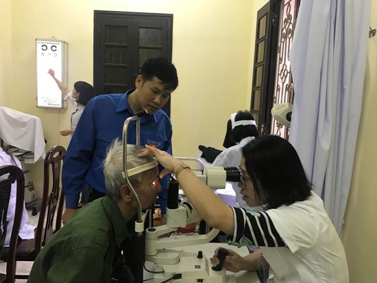 Trung tâm Kiểm soát bệnh tật: Tổ chức Khám,  tư vấn miễn phí các bệnh về mắt cho 160 cựu chiến...